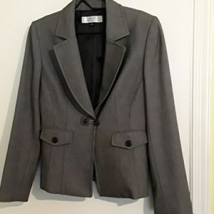 Tahari size 8 ladies blazer black/white lined